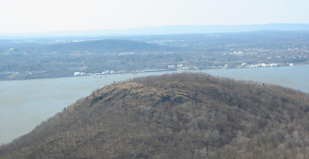 Sugarloaf Mountain and Breakneck Ridge Trail - Hudson Highlands State Park - photo: Daniel Chazin