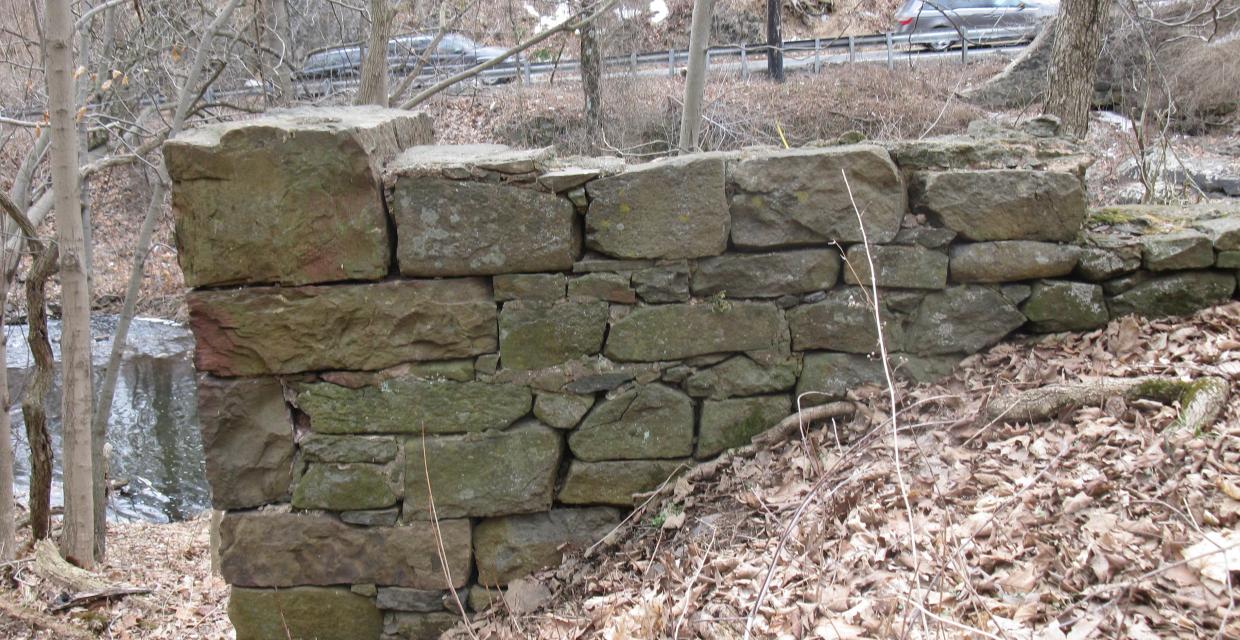 Stone ruins along the trail - Photo by Daniel Chazin