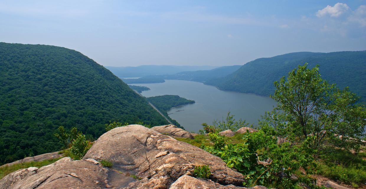 Hudson Highlands view south from Breakneck Ridge